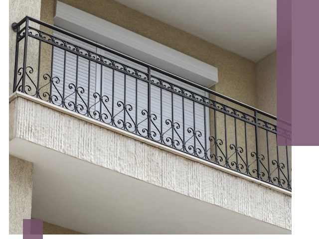 Балконные ограждения из металла и стекла в Шумерле для домов