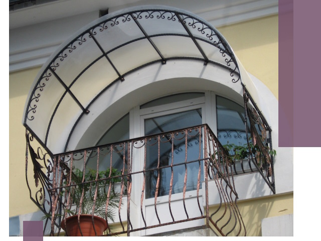 Козырьки над балконом в Шумерле — изготовление и монтаж