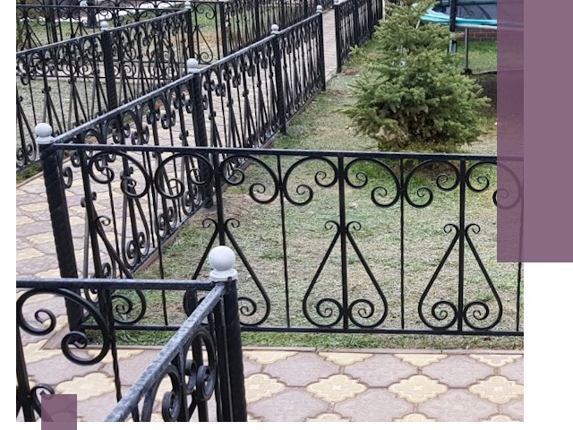 Кованые газонные ограждения под ключ в Шумерле